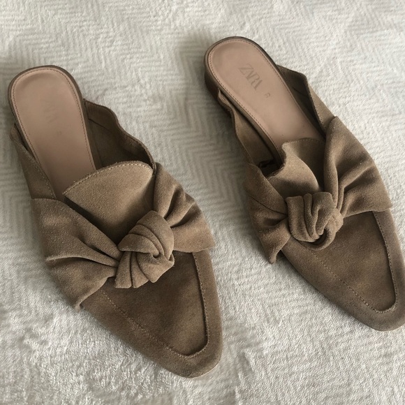 Beige suede 1 inch heel mules, bows, 39 - 8 - Picture 1 of 7